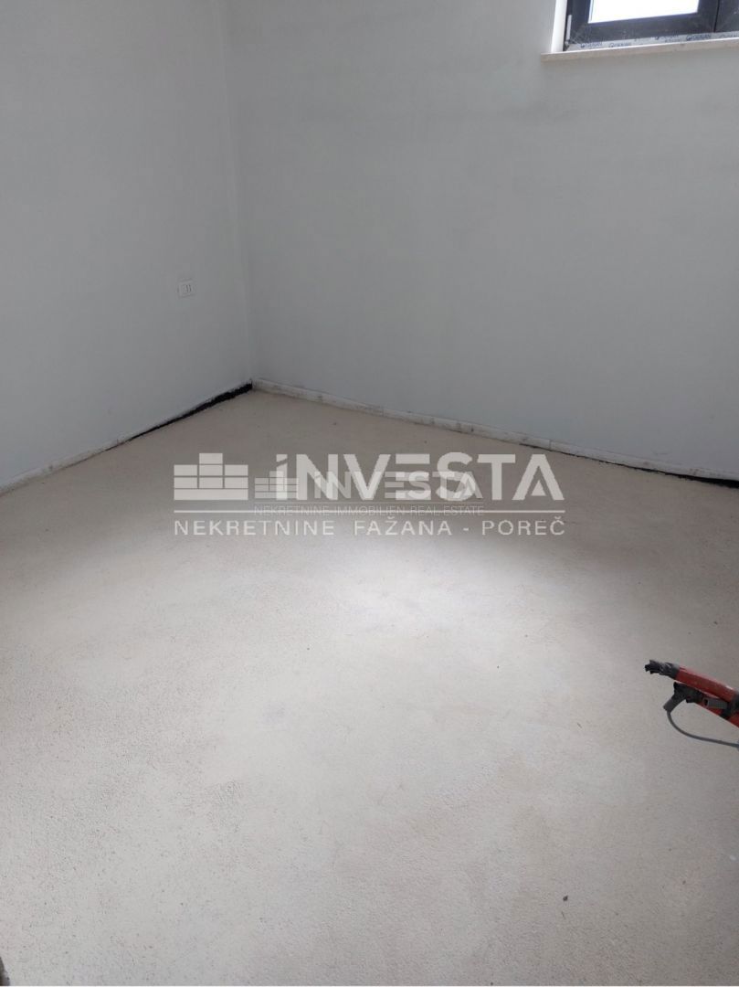 Okolica Poreča, moderno opremljena vila dvojček z bazenom, novogradnja