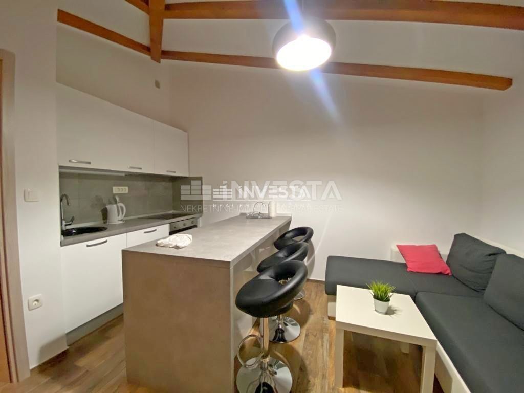 Fažana, Apartmajska hiša s 5 stanovanjskimi enotami, 600m od plaže
