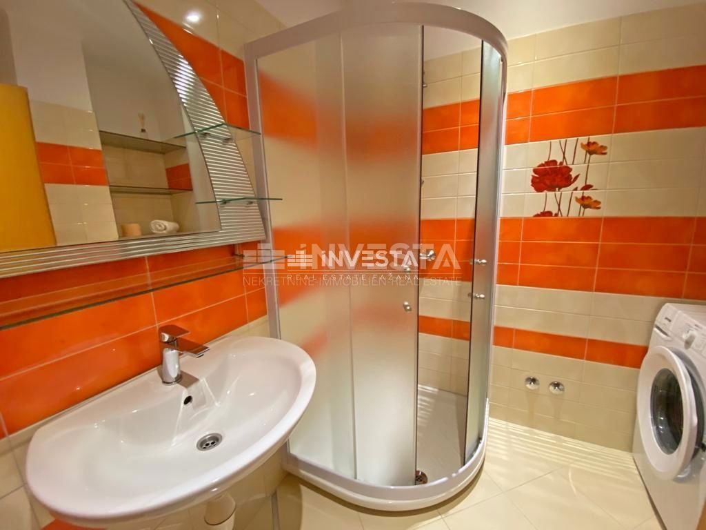 Fažana, Apartmajska hiša s 5 stanovanjskimi enotami, 600m od plaže
