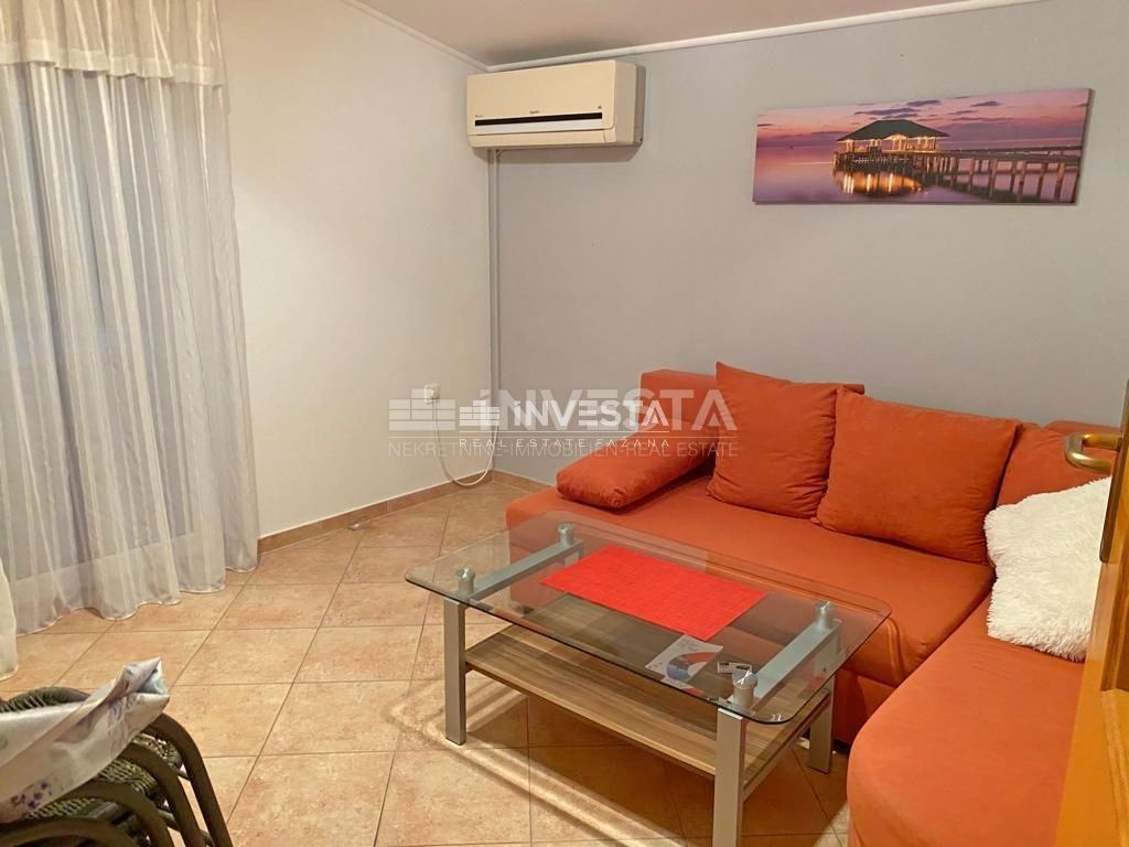 Fažana, Apartmajska hiša s 5 stanovanjskimi enotami, 600m od plaže