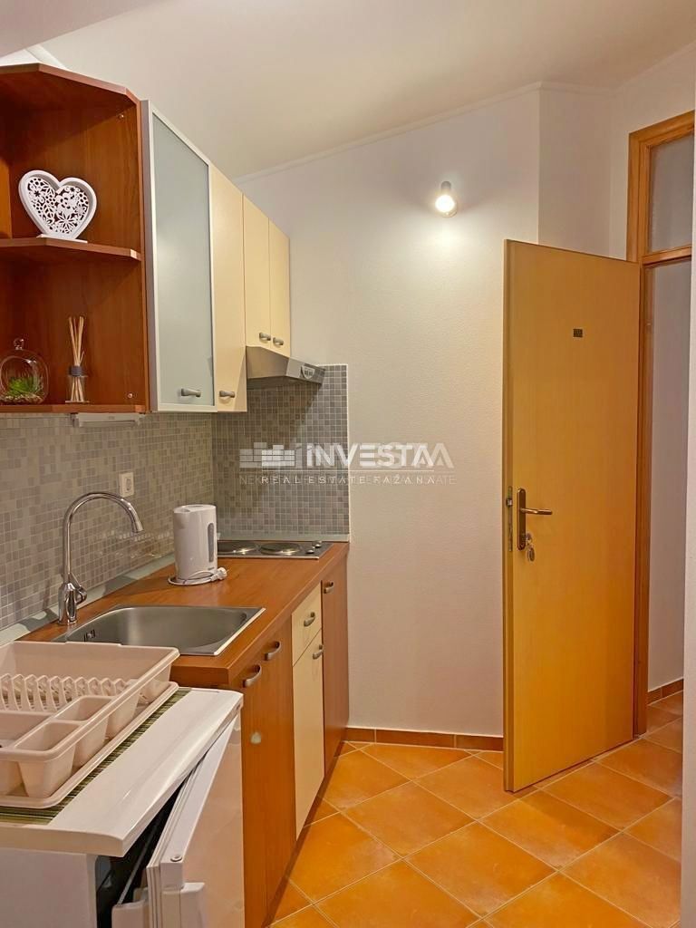 Fažana, Apartmajska hiša s 5 stanovanjskimi enotami, 600m od plaže