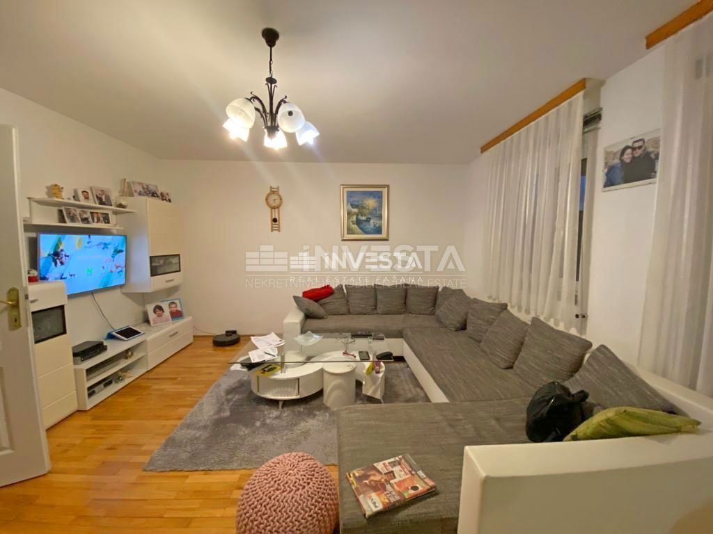 Fažana, Apartmajska hiša s 5 stanovanjskimi enotami, 600m od plaže