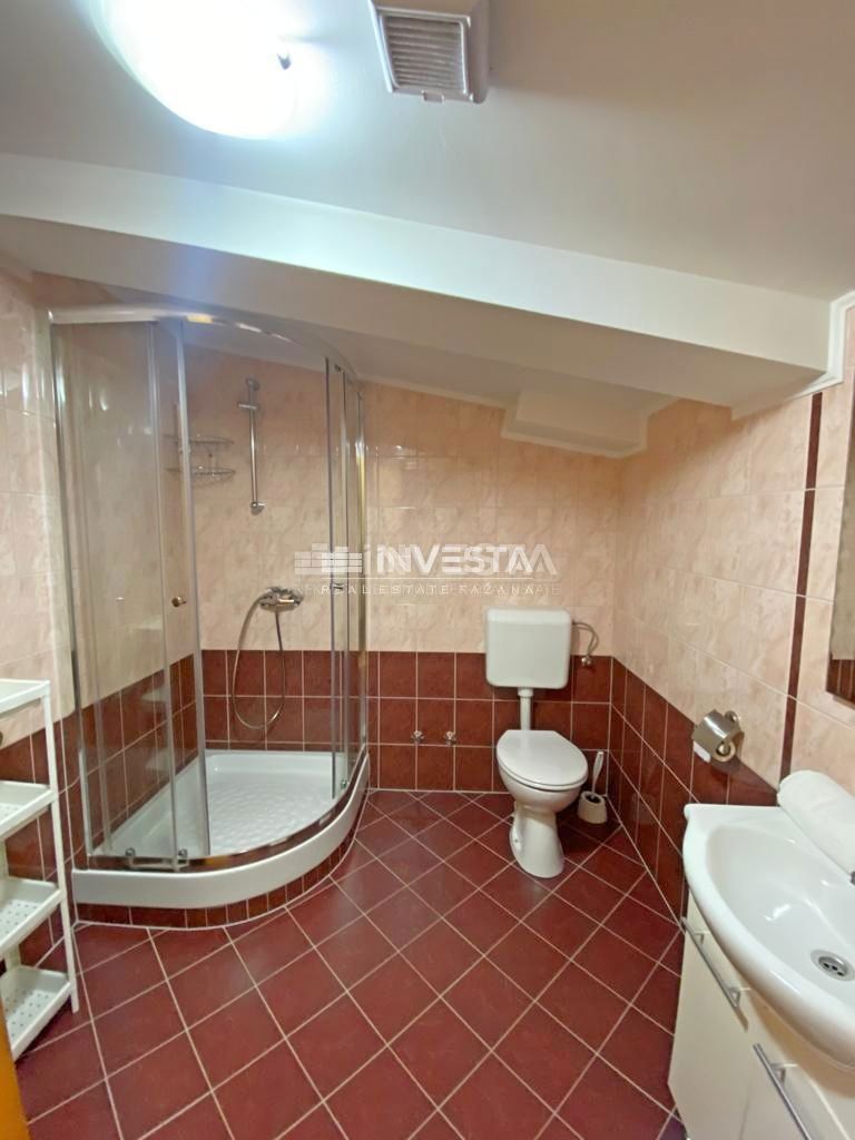 Fažana, Apartmajska hiša s 5 stanovanjskimi enotami, 600m od plaže