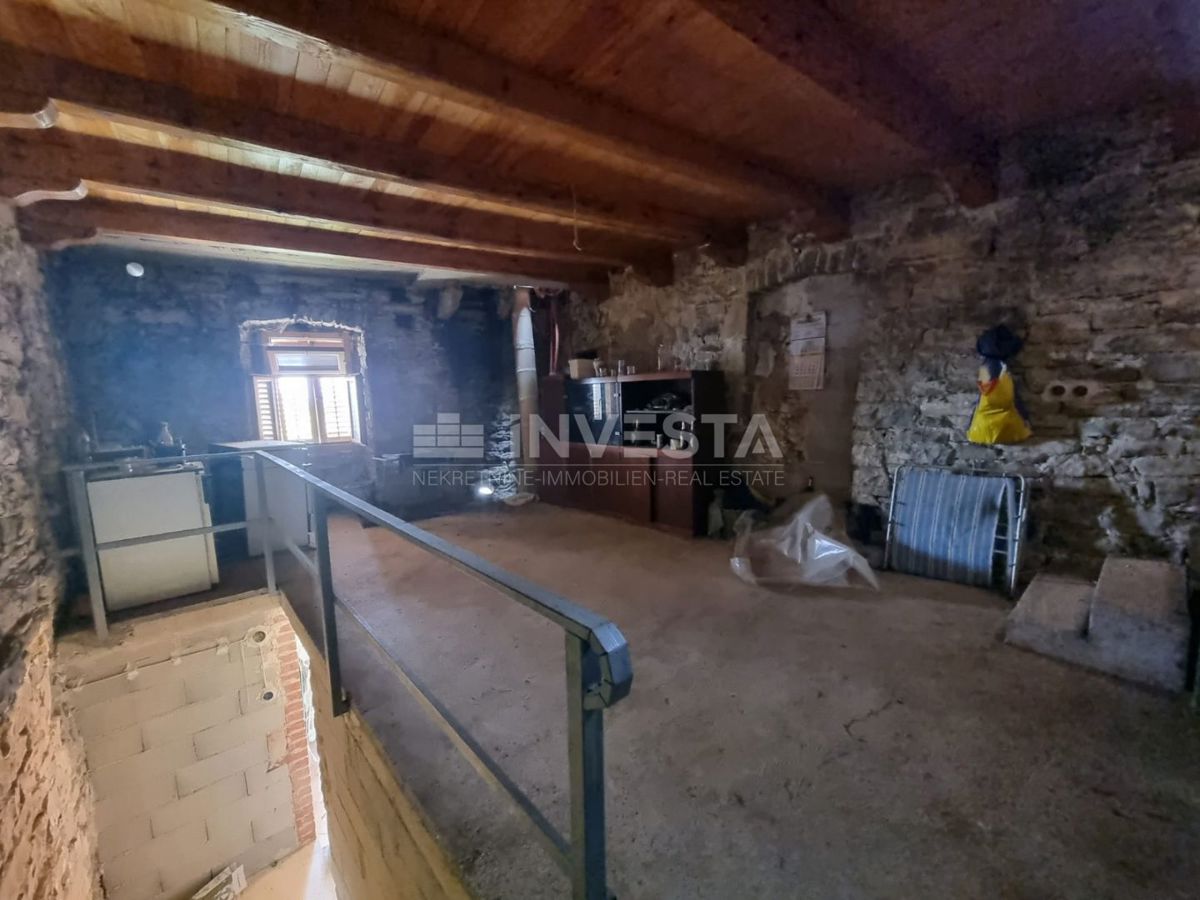 Avtohtona Istrska Hiša v Vrsti
