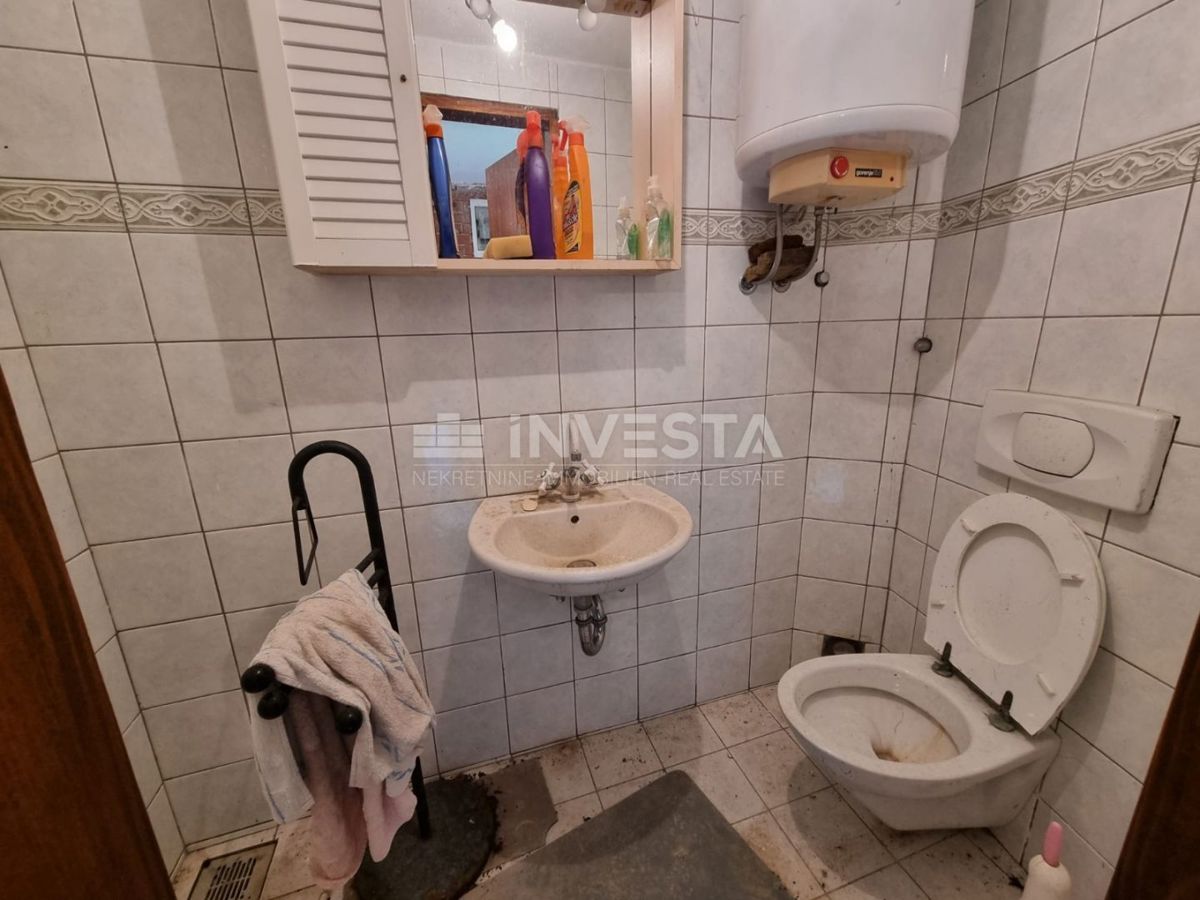 Avtohtona Istrska Hiša v Vrsti