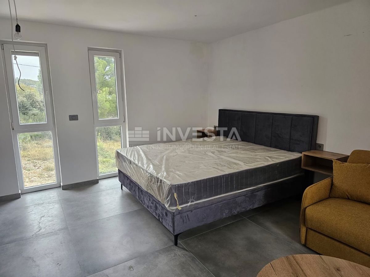 Medulin, moderna vila 150 m od morja