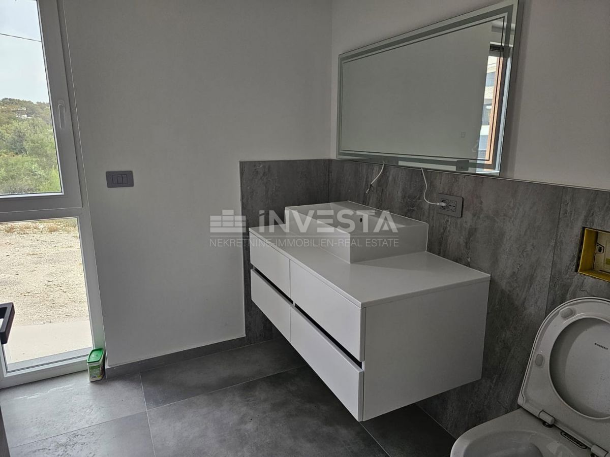 Medulin, moderna vila 150 m od morja