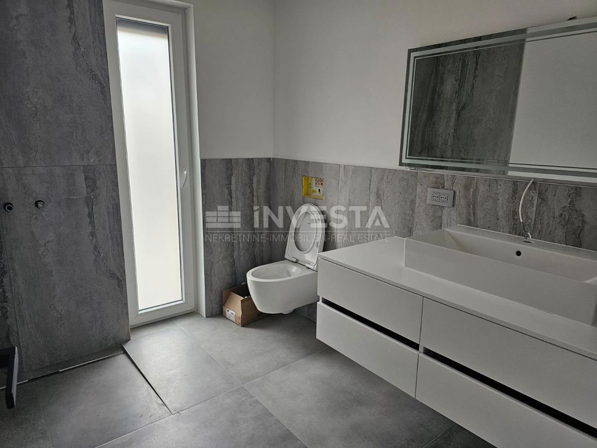 Medulin, moderna vila 150 m od morja