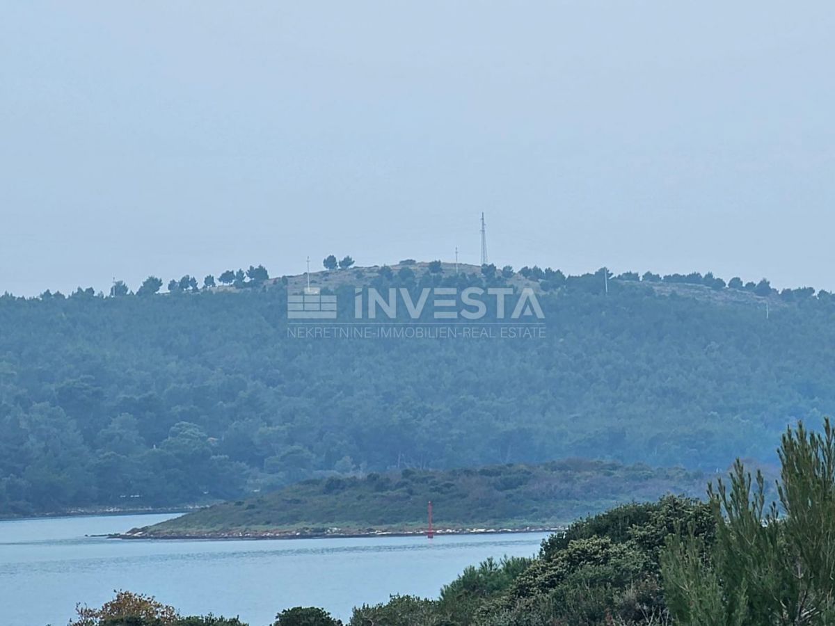 Medulin, moderna vila 150 m od morja