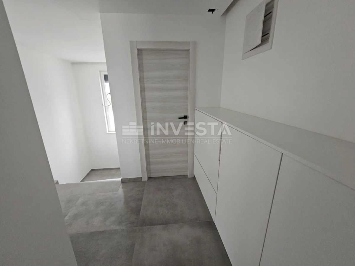 Medulin, moderna vila 150 m od morja