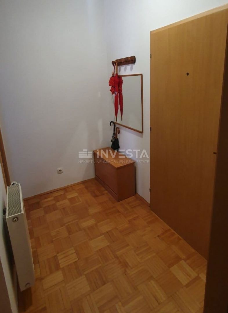 Pula center, stan v visokem pritličju s parkirnim mestom