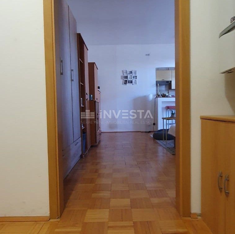 Pula center, stan v visokem pritličju s parkirnim mestom