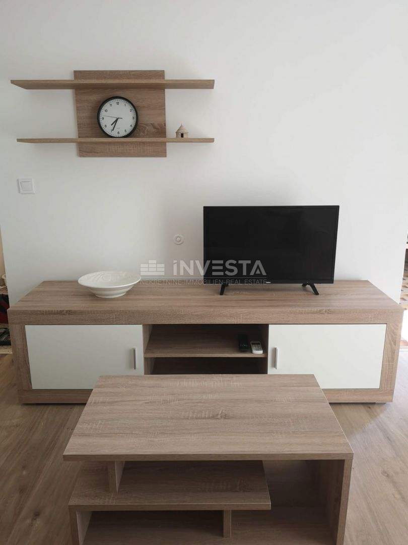 Pula, Šijana, opremljen apartma v 5. nadstropju stavbe z dvigalom