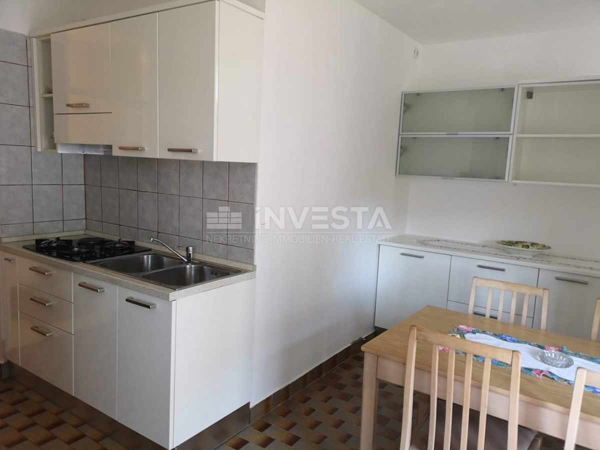 Pula, Šijana, opremljen apartma v 5. nadstropju stavbe z dvigalom