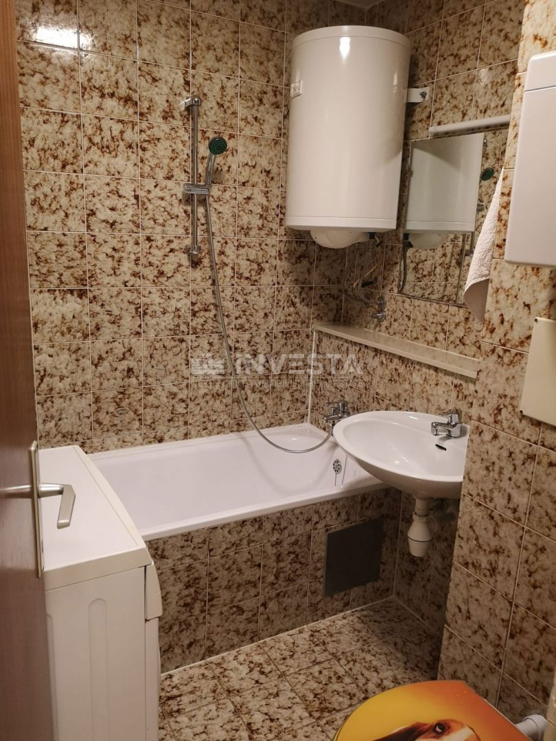 Pula, Šijana, opremljen apartma v 5. nadstropju stavbe z dvigalom
