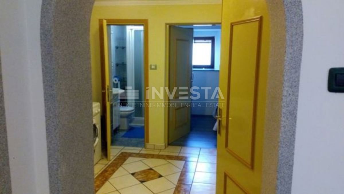 Občina Marčana, kamnita hiša z dvema stanovanjema.