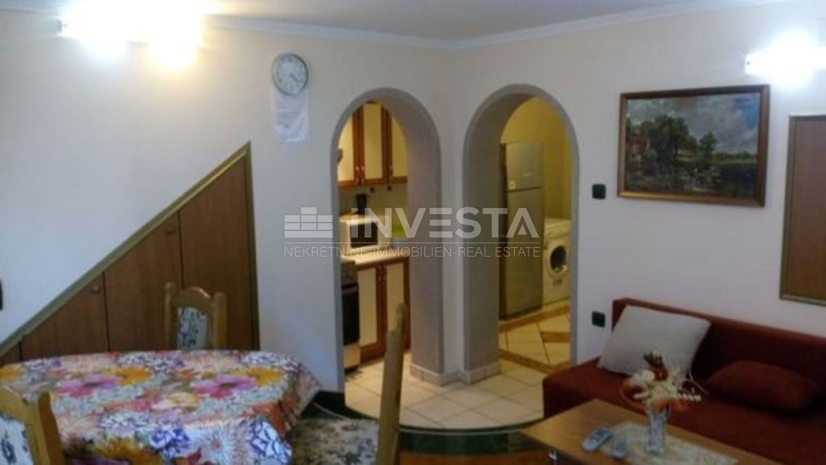Občina Marčana, kamnita hiša z dvema stanovanjema.