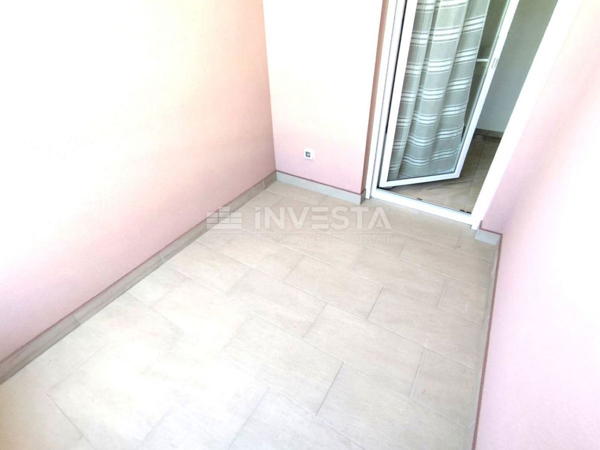  Apartma v prvem nadstropju s teraso, blizu morja in Fažane.