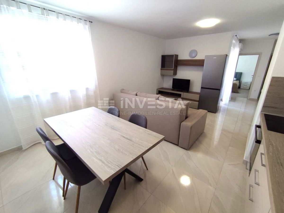  Apartma v prvem nadstropju s teraso, blizu morja in Fažane.