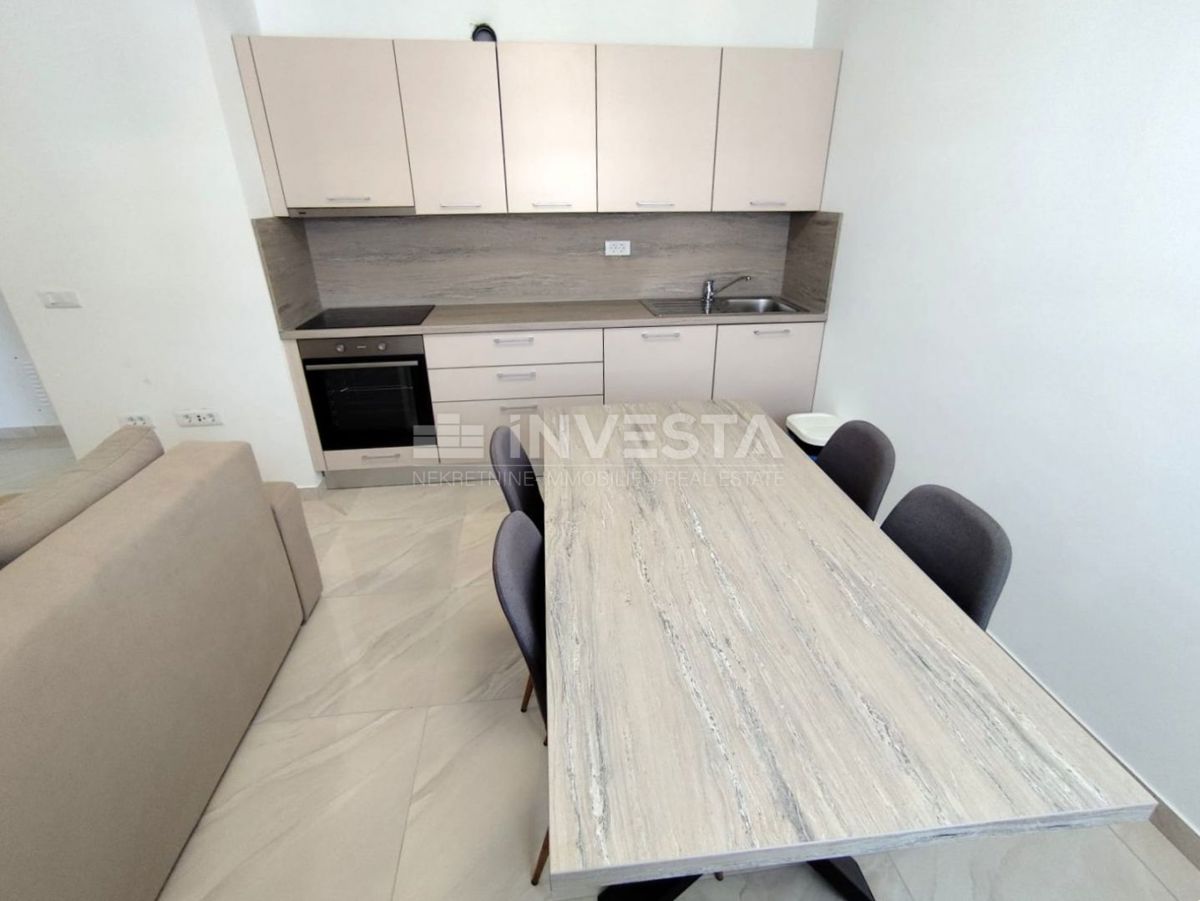  Apartma v prvem nadstropju s teraso, blizu morja in Fažane.