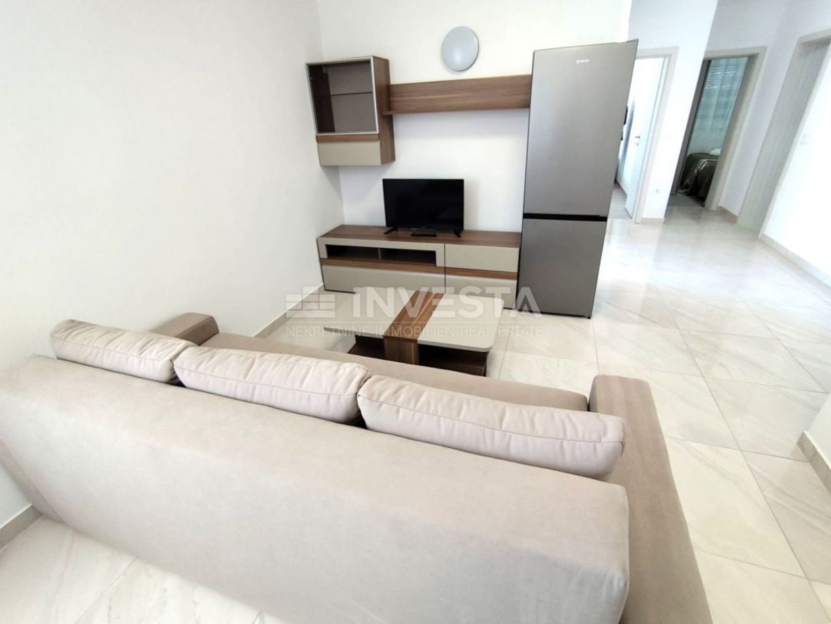  Apartma v prvem nadstropju s teraso, blizu morja in Fažane.