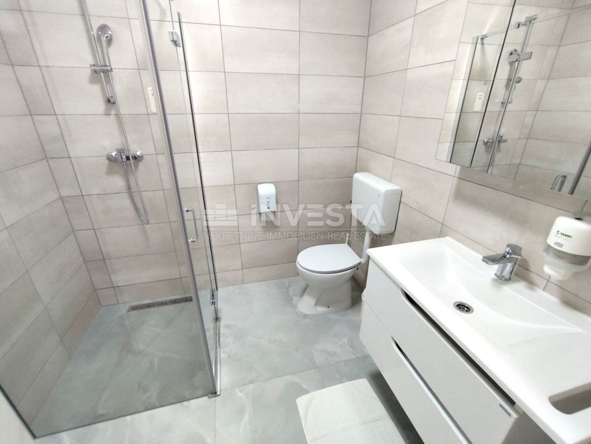  Apartma v prvem nadstropju s teraso, blizu morja in Fažane.