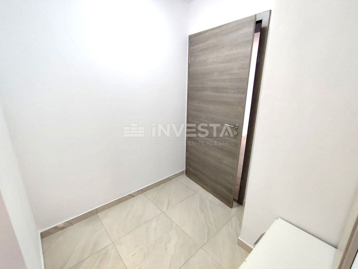  Apartma v prvem nadstropju s teraso, blizu morja in Fažane.