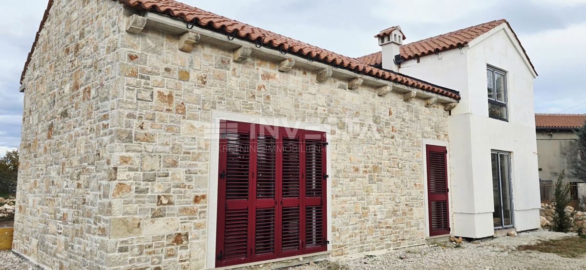 Prenovljena istrska hiša v mirnem okolju