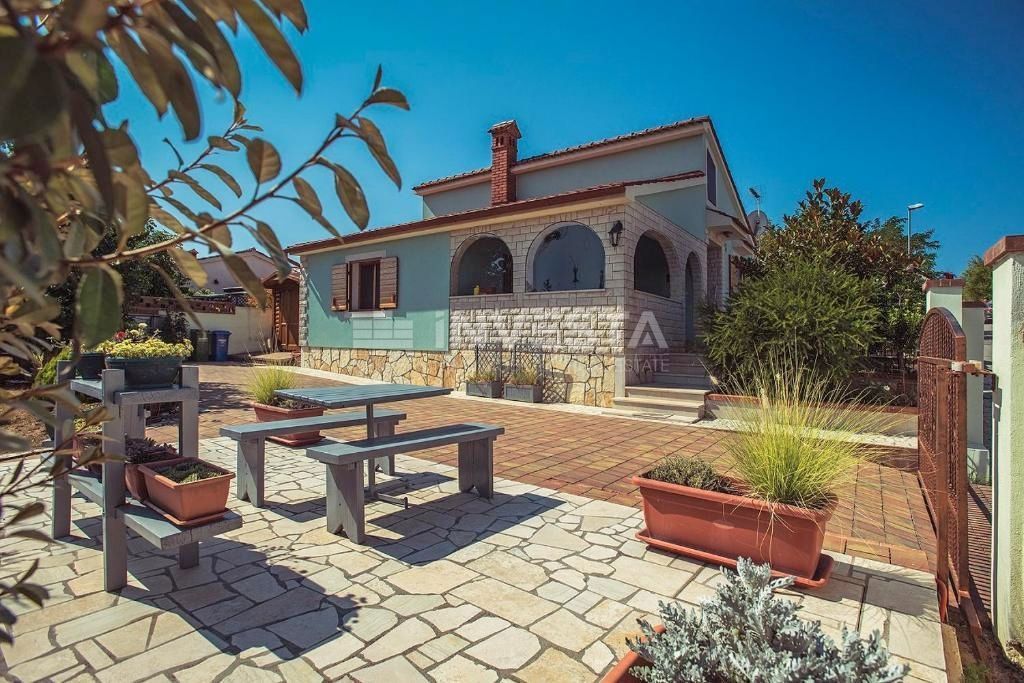 Banjole, samostojna hiša s čudovitim vrtom, 150 m od morja