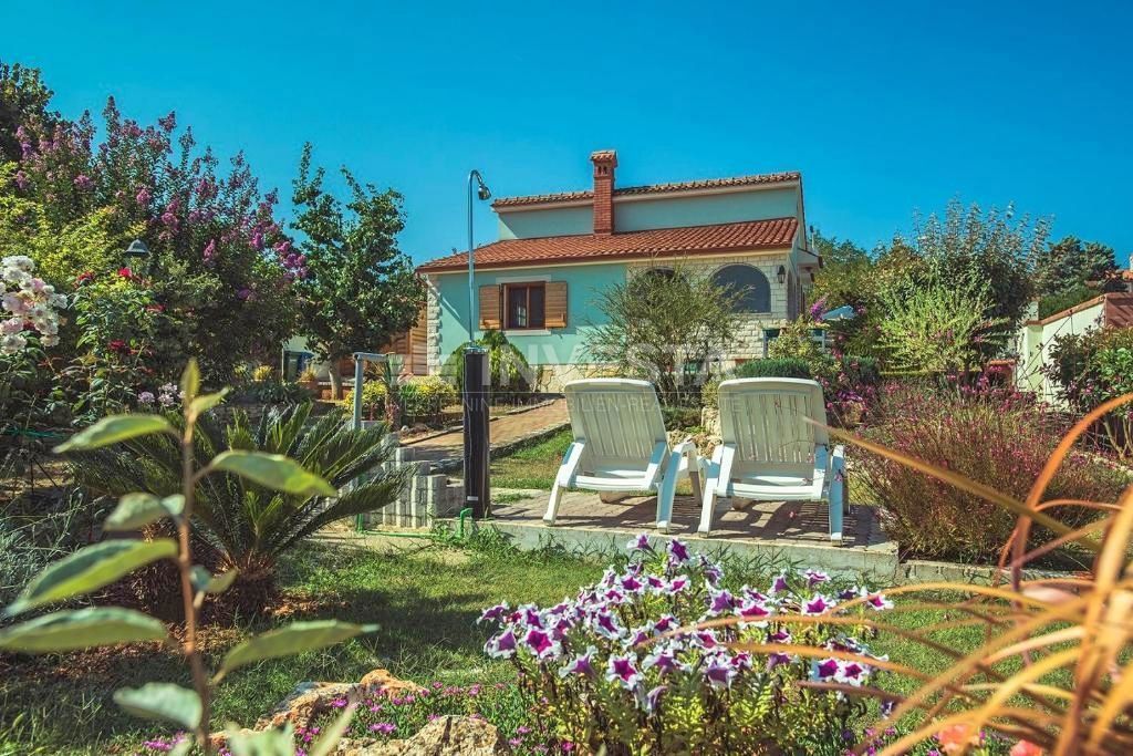 Banjole, samostojna hiša s čudovitim vrtom, 150 m od morja