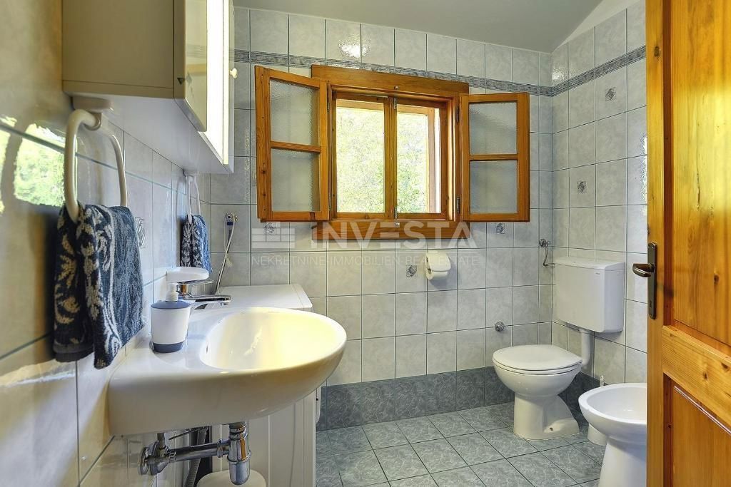 Banjole, samostojna hiša s čudovitim vrtom, 150 m od morja