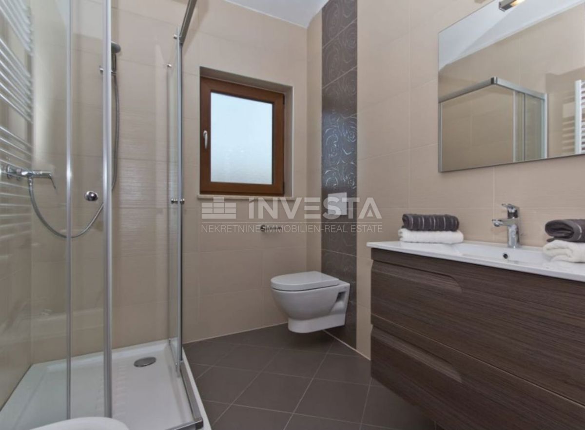 Vodnjan, moderna vila s bazenom, 4 spalnice