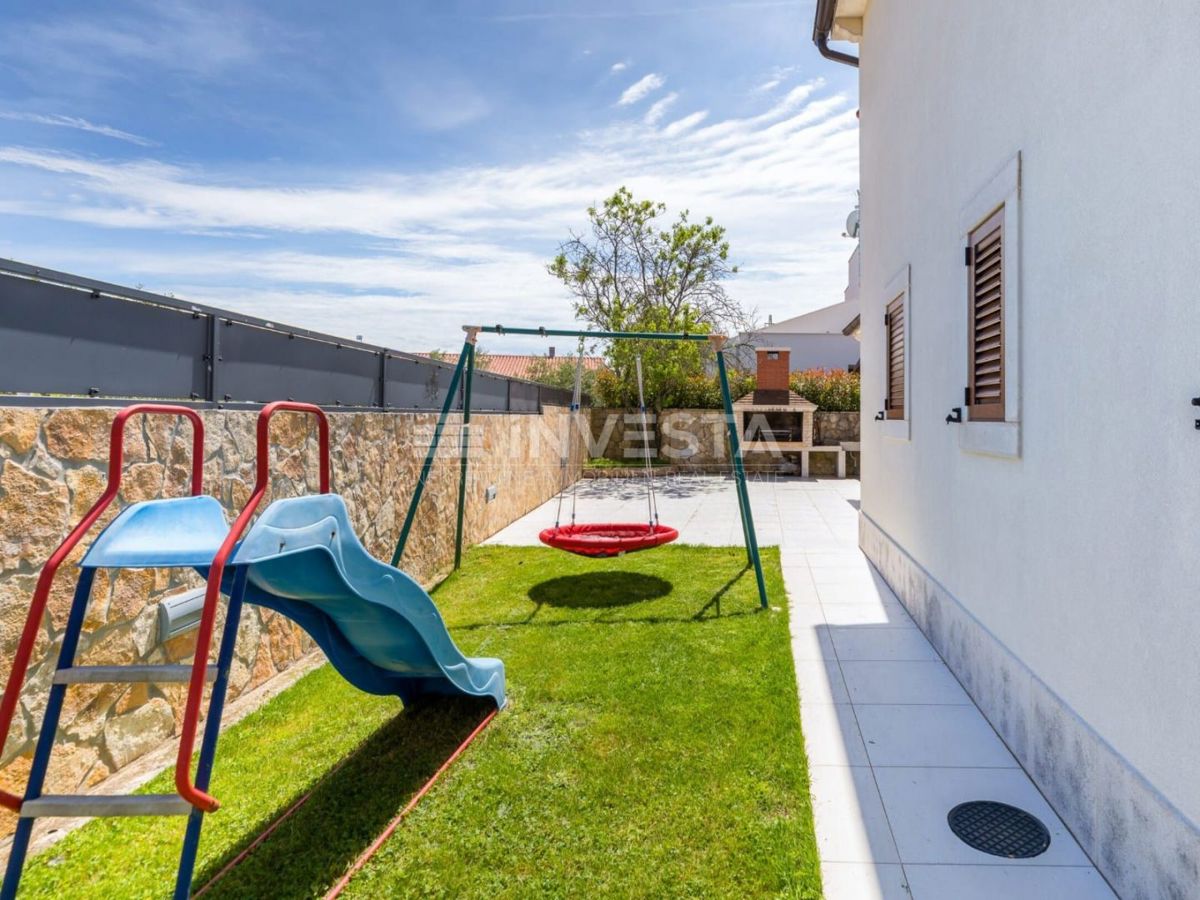 Vodnjan, moderna vila s bazenom, 4 spalnice