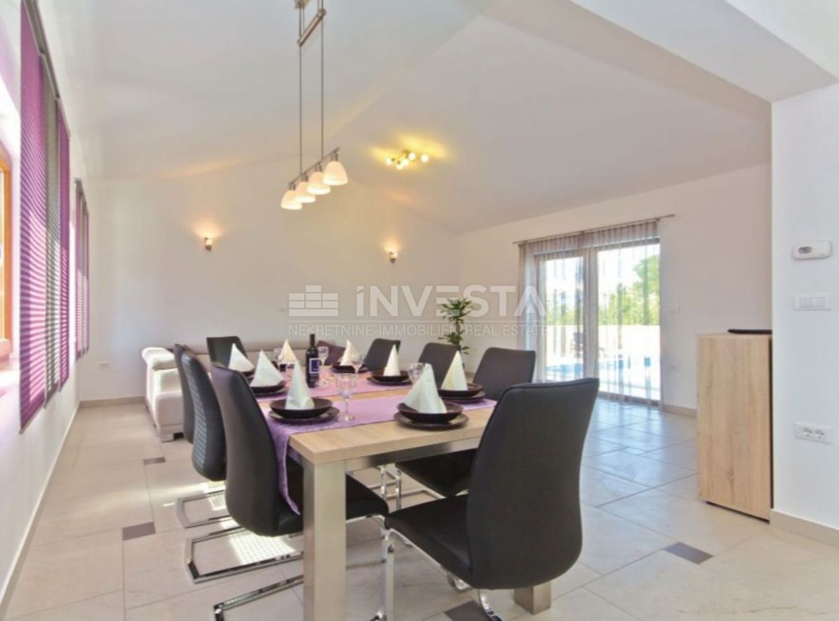 Vodnjan, moderna vila s bazenom, 4 spalnice