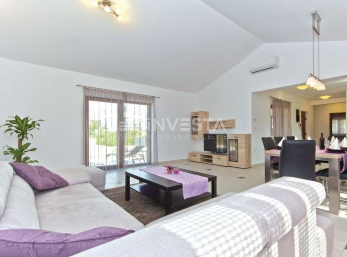 Vodnjan, moderna vila s bazenom, 4 spalnice