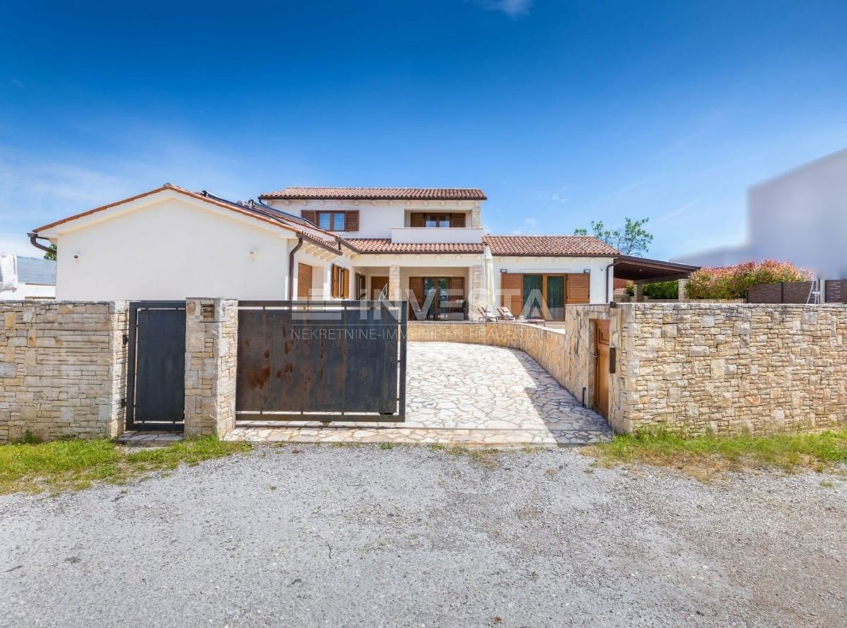 Vodnjan, moderna vila s bazenom, 4 spalnice