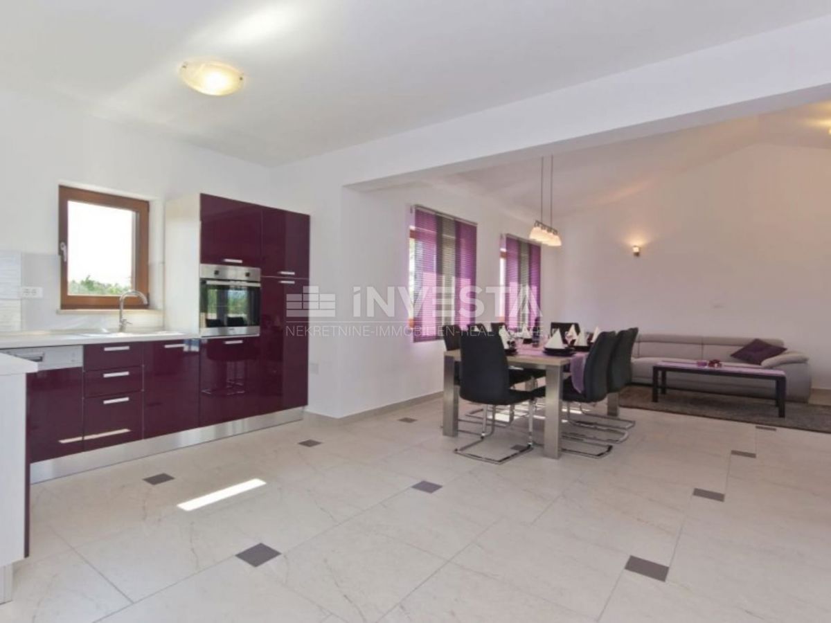 Vodnjan, moderna vila s bazenom, 4 spalnice