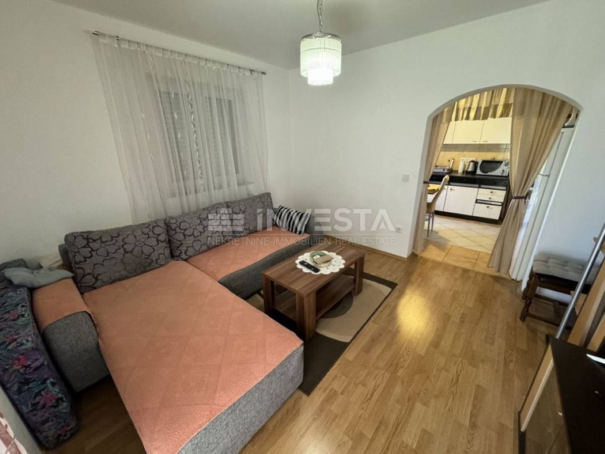 Fažana, Valbandon – Samostojna hiša z dvema stanovanjema, blizu morja