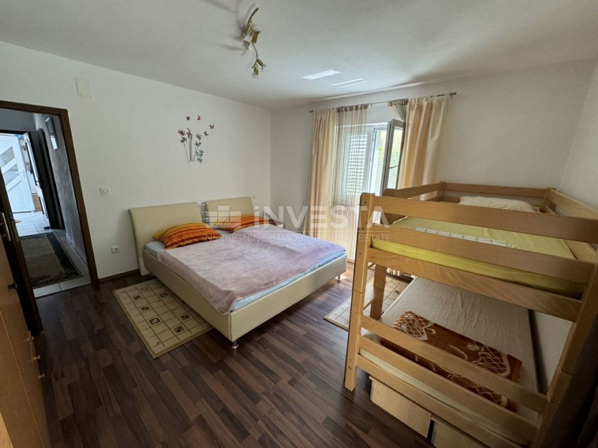 Fažana, Valbandon – Samostojna hiša z dvema stanovanjema, blizu morja