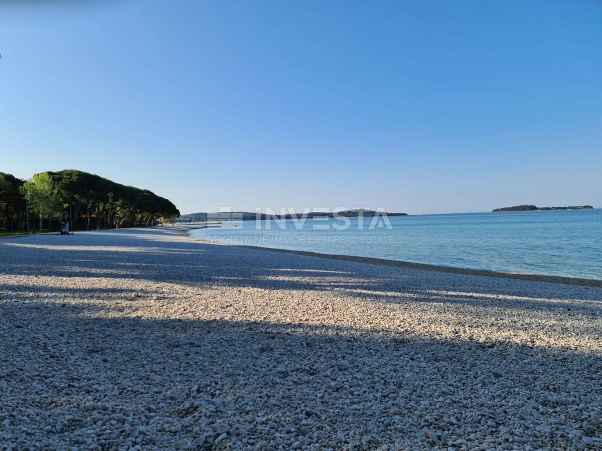 Fažana, Valbandon – Samostojna hiša z dvema stanovanjema, blizu morja