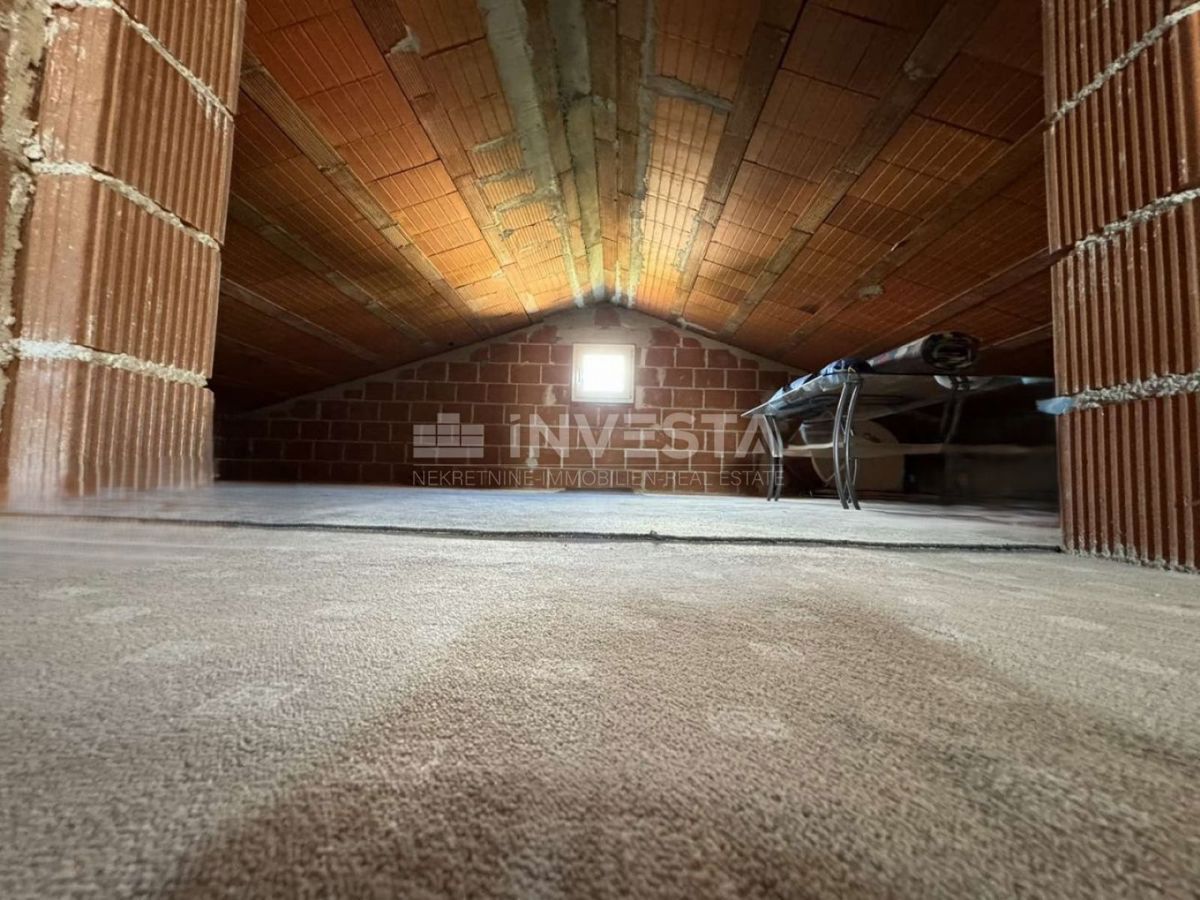 Fažana, Valbandon – Samostojna hiša z dvema stanovanjema, blizu morja