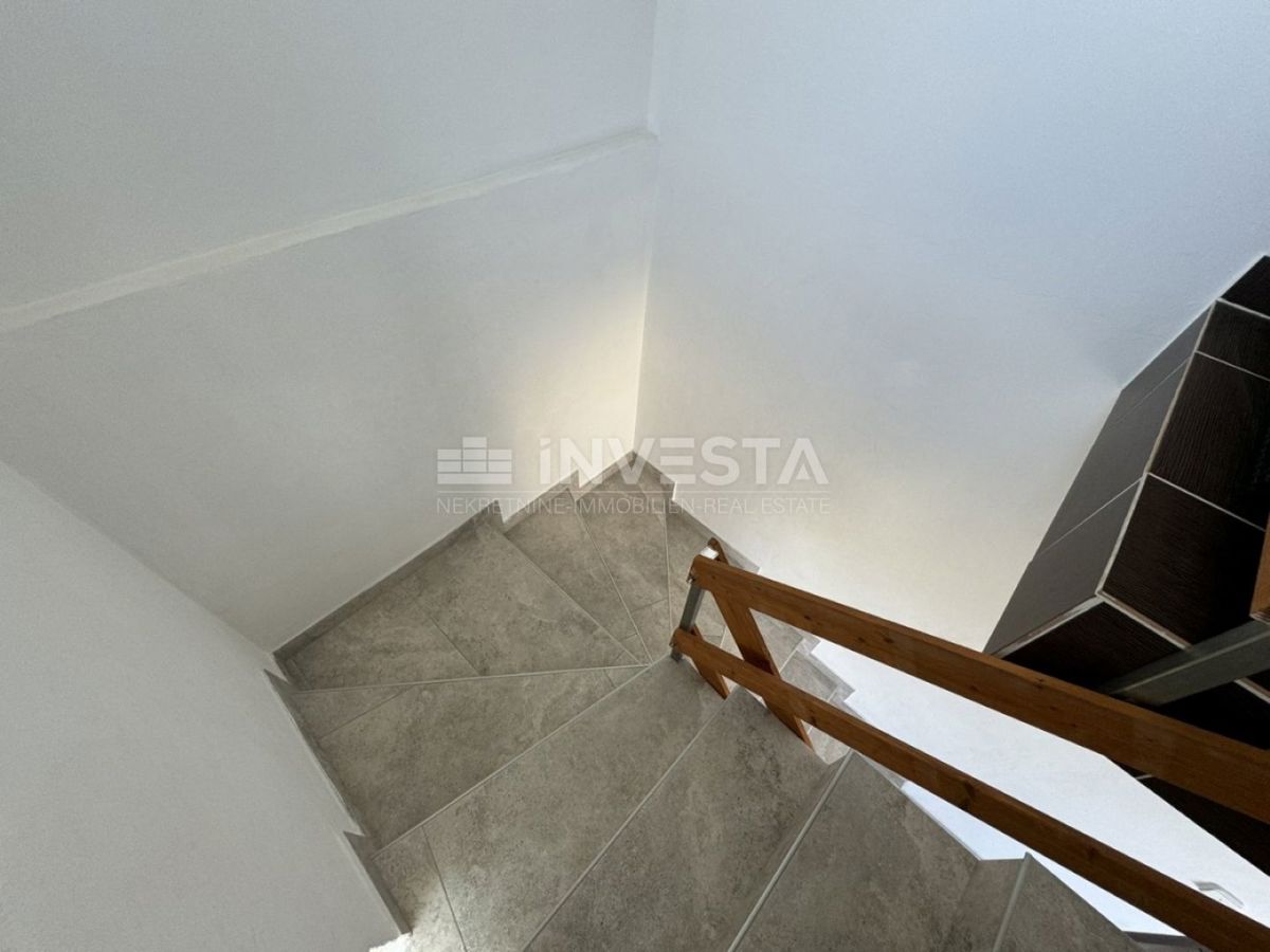 Fažana, Valbandon – Samostojna hiša z dvema stanovanjema, blizu morja