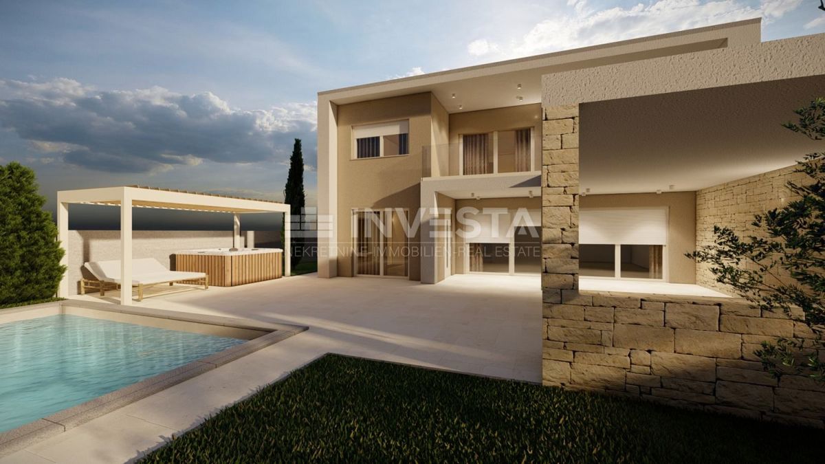 Hiša s bazenom in odprtim pogledom na naravo, mirno okolje