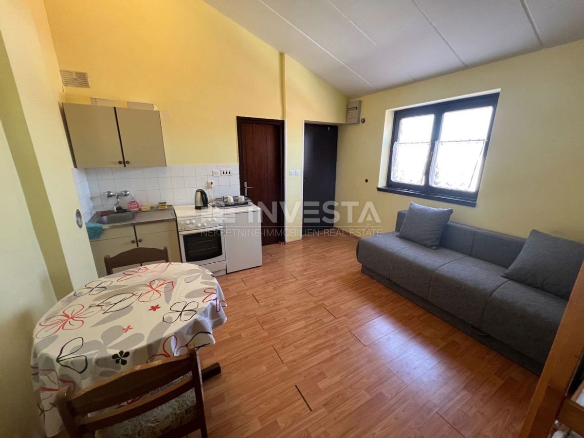 Barbariga, garsonjera s teraso