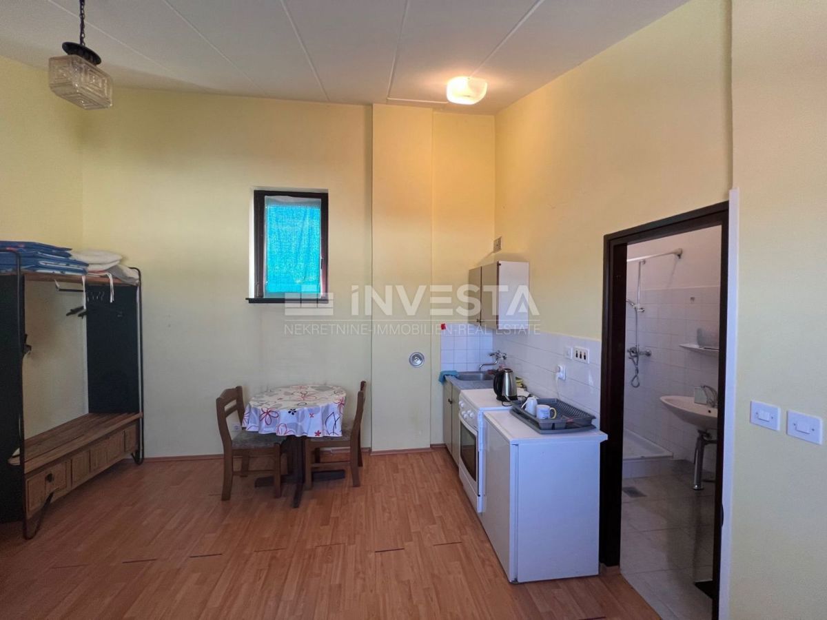 Barbariga, garsonjera s teraso