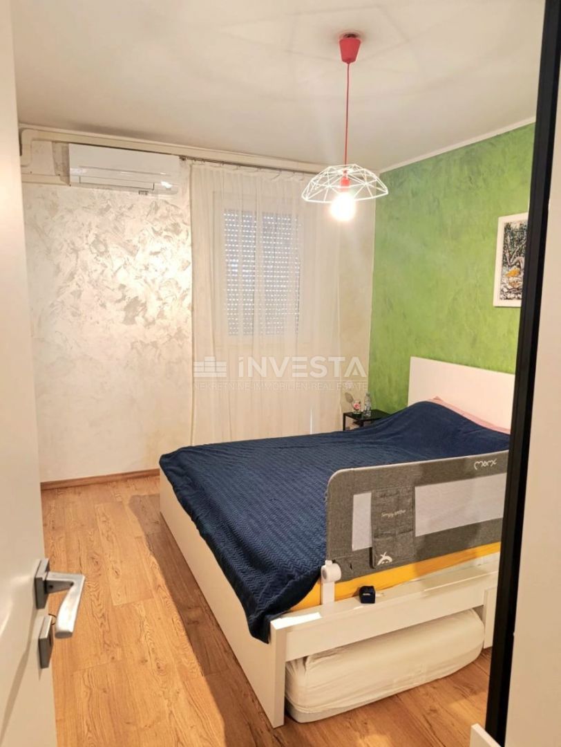 Pula, Vidikovac, prenovljeno stanovanje v 3. nadstropju z dvigalom, 2 spalnici in balkon