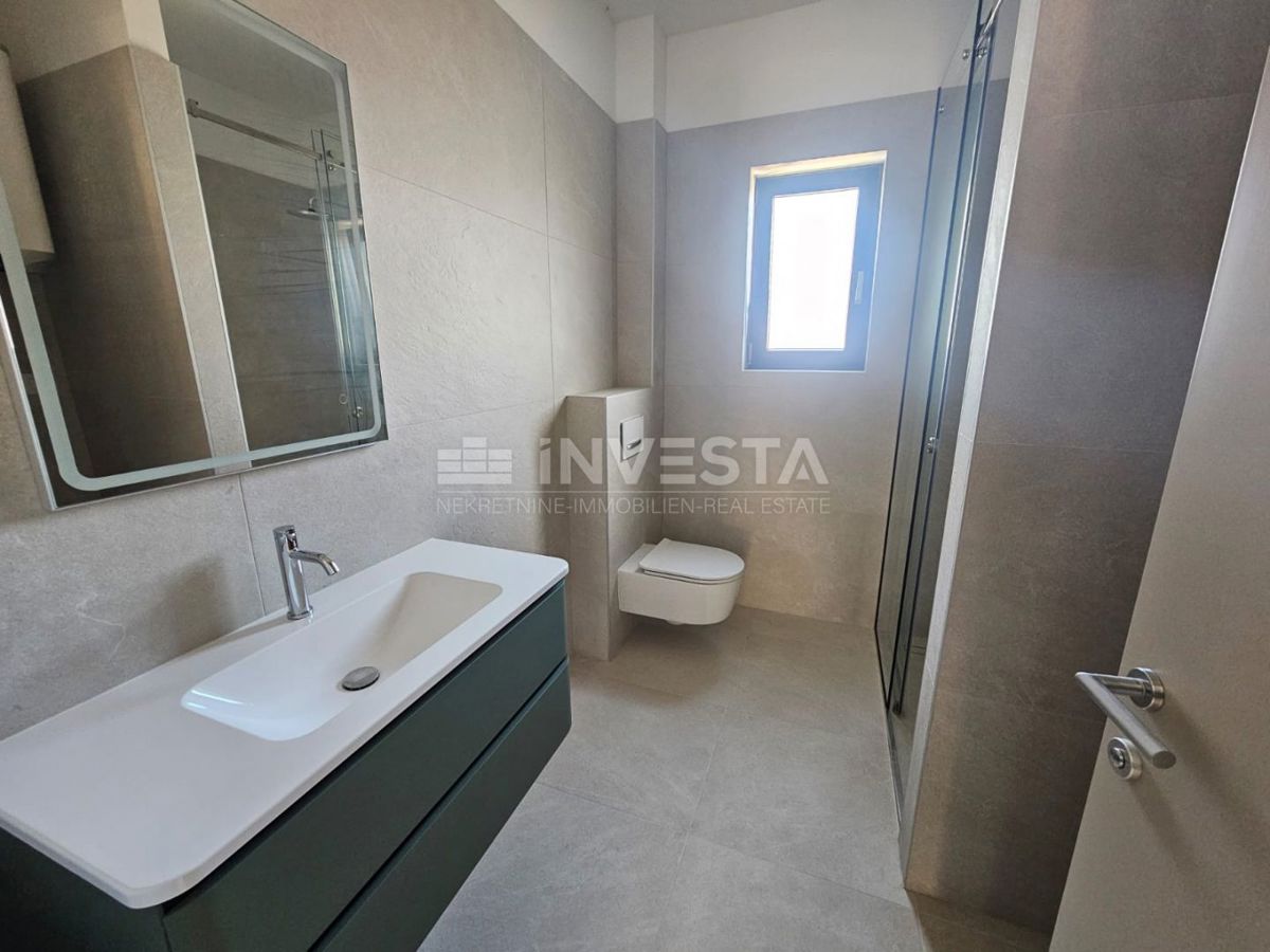 Medulin, Premantura, luksuzno stanovanje 99 m² s bazenom, vrtom in 2 parkirnima mestoma