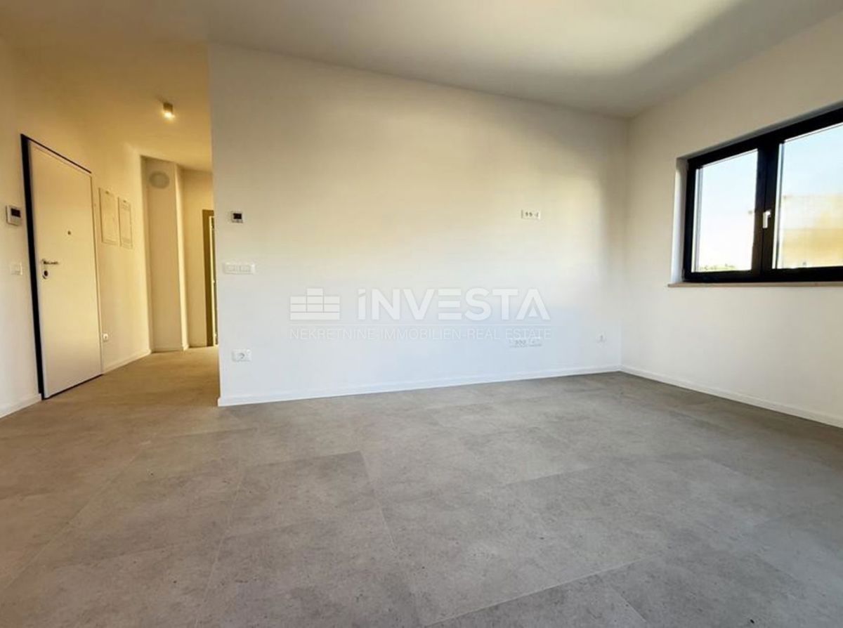 Medulin, Premantura, luksuzno stanovanje 99 m² s bazenom, vrtom in 2 parkirnima mestoma