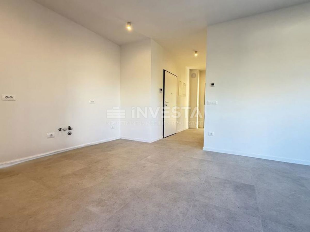 Medulin, Premantura, luksuzno stanovanje 99 m² s bazenom, vrtom in 2 parkirnima mestoma