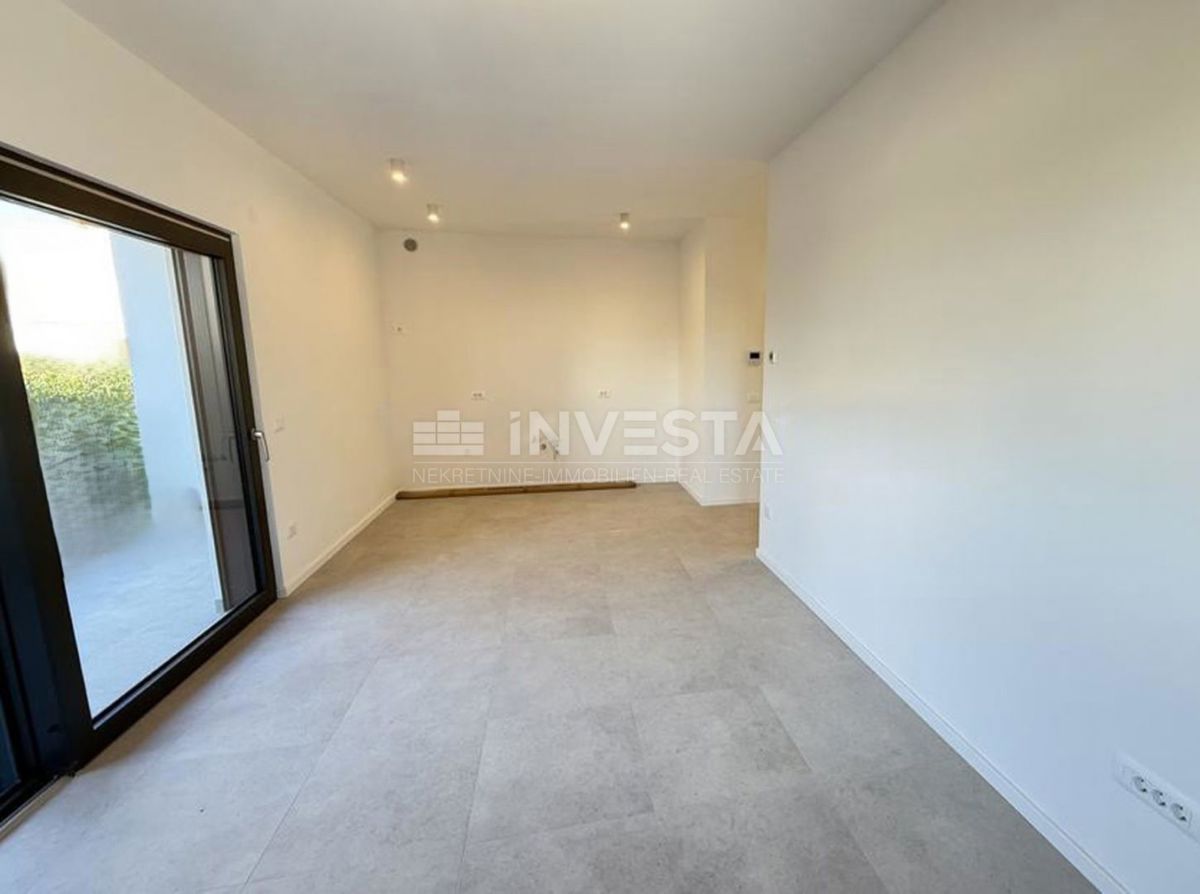 Medulin, Premantura, luksuzno stanovanje 99 m² s bazenom, vrtom in 2 parkirnima mestoma